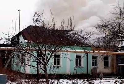 Дом сгорел на окраине Липецка (видео)