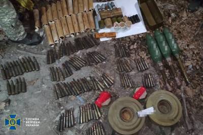 Вблизи линии разграничения на Луганщине обнаружили схрон с минами и взрывчаткой