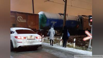 Застрявший на путях у Пулковского шоссе поезд убрали с проезда