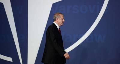 "Изменить поведение Турции". За что Запад наказывает Эрдогана