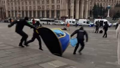 На Майдане вновь произошли столкновения между ФЛП и копами: видео
