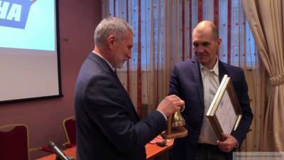 Глава партии "Родина" вручил Шугалею награду за проявленное в Ливии мужество