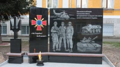 Какой ты танкист? Украинский памятник высмеяли за сходство с Зеленским
