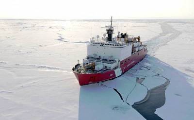США отстают от России: два из трех американских ледоколов вышли из строя
