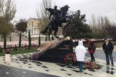 Памятник генералу Котляревскому в Феодосии пользуется популярностью у туристов