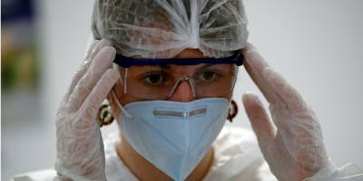Жители Франции, не входящие в группы риска, начнут получать вакцину от коронавируса ближе к лету — премьер