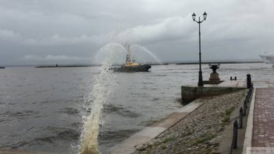 Строители завершили реконструкцию сквера Подводников в Петербурге