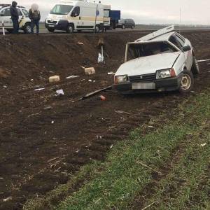 На автодороге «Гуляйполе-Орехов» перевернулся автомобиль ВАЗ: водитель погиб. Фото