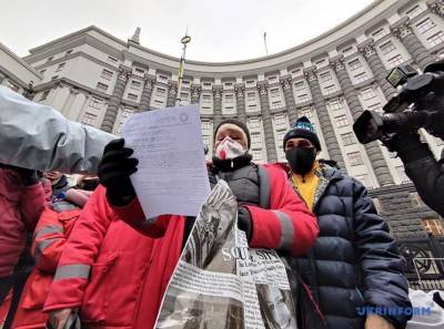 Бюджет-2021: украинские медики устроили бунт, требуя повысить зарплаты
