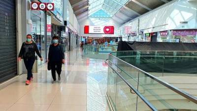 Торговые центры угрожают бунтом: "Будем работать и в карантин, закрывайте аэропорт"