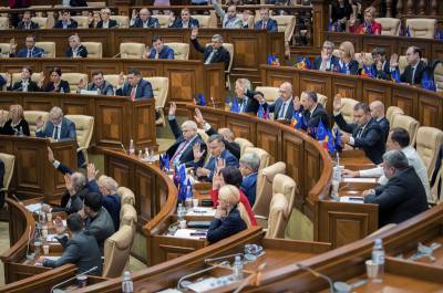 Парламент Молдавии вернул в эфир российские телеканалы