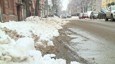 Воронежцы пожаловались на заваленные снегом платные парковки