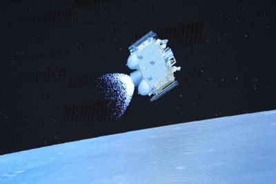 Китайский космический аппарат доставил лунный грунт на Землю