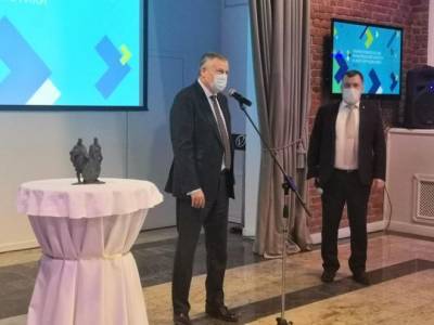 Дрозденко наградил журналистов премиями правительства Ленобласти