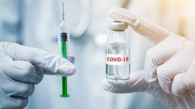 Стало известно, когда вакцины от COVID появятся в аптеках в ЕС