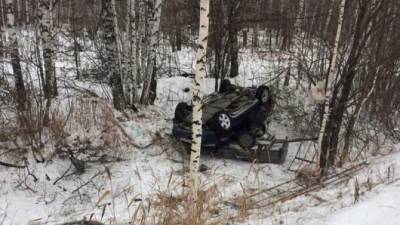 При опрокидывании внедорожника в Омской области погиб водитель