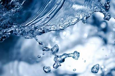 Учёные рассказали, что вода помогает предотвратить ожирение у человека