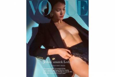 Российская модель снялась для обложки Vogue в трусах и пиджаке на голое тело