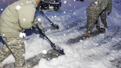 Снежный шторм: восточное побережье США засыпает снегом