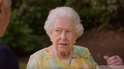 Королева Елизавета II обогатилась на 100 млн фунтов за счет продажи марок
