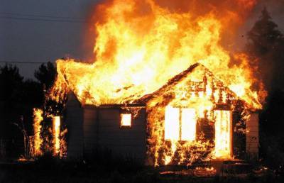 В России сгорел дом престарелых - 11 человек погибли