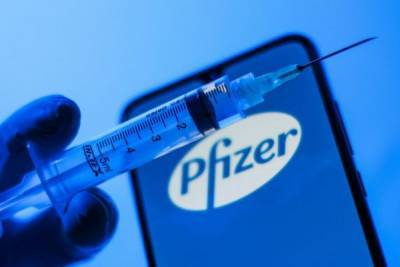 Pfizer проверяет причины госпитализации после использования ее вакцины