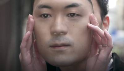 Японский ретейлер создал сверхреалистичные маски, позволяющие носить чужое «лицо»