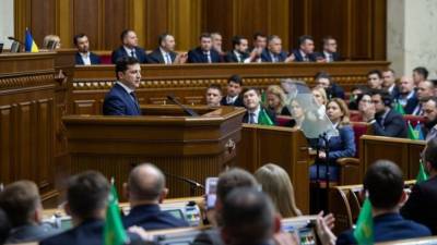 Зеленский попросил Раду пустить иностранные войска на Украину