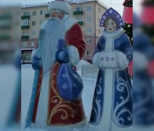 «Неужели всё так плохо с бюджетом»: Жителей Башкирии возмутили ледяные фигуры и странная горка