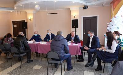 Жители Березняков рассказали вице-мэрам о дорогом электричестве
