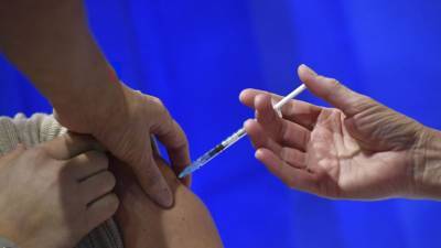 Вакцинация в США: первая серьезная аллергическая реакция на вакцину отмечена на Аляске