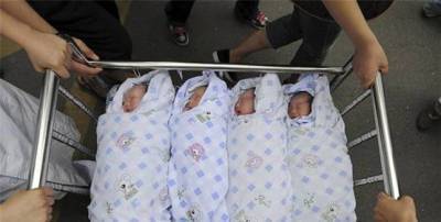 Один случай на несколько сот тысяч: В Душанбе женщина родила четверняшек