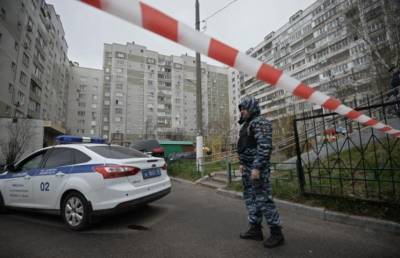 Тела матери и сына найдены в запертой квартире в РФ