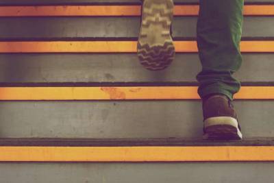 Медики объяснили неожиданную пользу ежедневного подъема по лестнице
