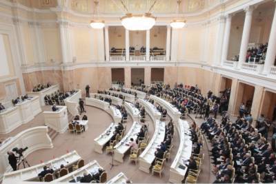 Из-за ошибок в декларациях мандатов могут лишить 18 муниципальных депутатов Петербурга
