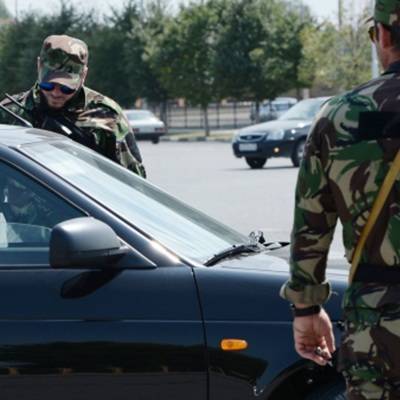 В Курчалоевском районе Чечни двое неизвестных бросили бомбу в полицейских