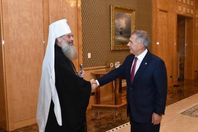 Президент Татарстана поздравил митрополита Кирилла с назначением