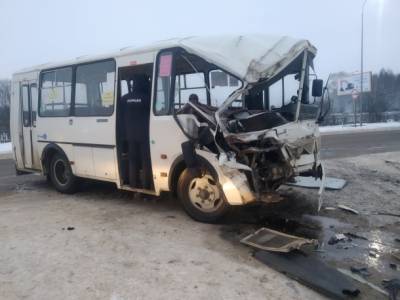 В Выльгорте при столкновении автобуса и большегруза пострадал подросток