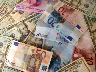 Курс валют на 17 декабря: евро начал расти, доллар упал еще больше