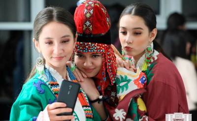 Звезды, мода и задор. В Ташкенте проходит Неделя культурного наследия Узбекистана. Фотолента