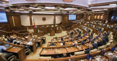 Парламент Молдовы вернул официальный статус русскому языку
