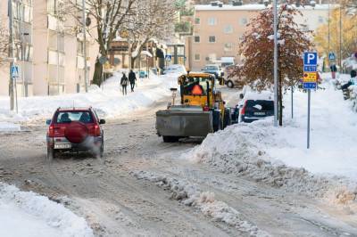 Платные парковки в Воронеже превратились в свалку грязного снега