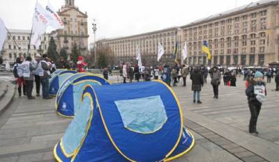 Киев колотит: протесты на Майдане не утихают, люди дежурят вахтовым методом