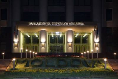 Молдавский парламент не дремлет: депутаты ночью приняли бюджет