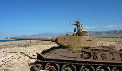 Йеменские повстанцы на советском танке Т-34 разгромили укрепления Саудовской Аравии