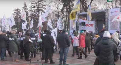 Киев колотит: ФОПы с ночи не уходят с Майдана
