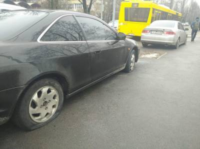 Киевляне жёстко наказали автохамов – машины обездвижены