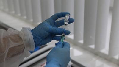 В Зауралье от коронавируса привили 42 медработника, еще 382 медикам поставили первую дозу