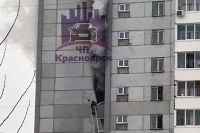 Многоэтажка загорелась в Красноярске