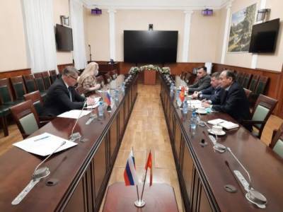 Производство российской вакцины в Киргизии обсудили министры двух стран